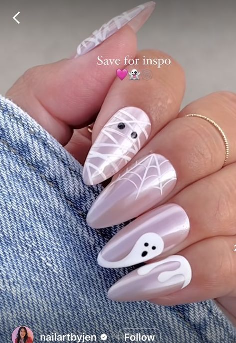 Cute Ghost Nails Pink, White Chrome Halloween Nails, Light Colored Halloween Nails, White Halloween Nail Ideas, Pink Ghosts Nails, Ghost Chrome Nails, Pink Chrome Halloween Nails, Cute Spooky Halloween Nails Designs, Pink Halloween Nail Ideas