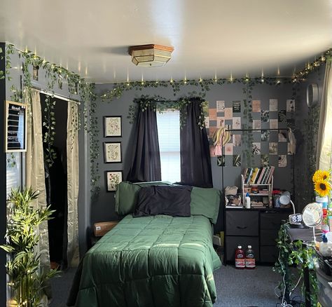 How To Lighten Up A Room With Black Furniture, Dark Accent Wall Bedroom Ideas, Wallpaper Ideas For Bedroom Accent Wall, Sage Green And Black Bedroom Aesthetic, Grunge Dorm Room Ideas, Student Bedroom Design, Bed In Middle Of Room Ideas, Ideas Para Cuartos Aesthetic, Room Ideas Dark Green