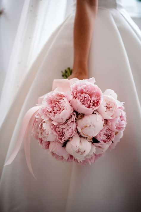 Wedding Bouquet Hanging, Peony Rose Wedding Bouquet, Wedding Bouquet Pink, White And Pink Peony Wedding Bouquet, Pink Peonies Wedding, Garden Rose Bouquet, Luxury Bouquet, Pink Peonies Bouquet, Bride Dress Simple