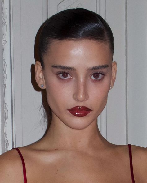 @victoriabeckham AW’24 So good! | Instagram Dark Lipstick Makeup Looks, Vivienne Westwood Grunge, Vivienne Westwood Makeup, 2024 Makeup, Korean Ootd, Dark Core, Feminine Makeup, Vampy Makeup, Dark Coquette