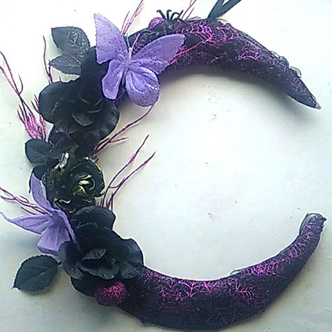 Crescent Moon Shaped Purple Spiderweb ,Sparkly Wreath For Halloween Or Anytime. Witchy Gothic, Black Cats ,Pumpkin ,Skull Horror Decorations, Crescent Moon Wreath, Moon Wreath, Roses Purple, Pumpkin Skull, Black Roses, Future Wedding Plans, Moon Shapes, Wedding Plans