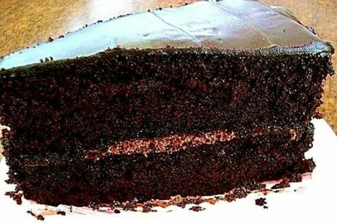 Sjok koek Sjokolade Koek Resep, Sjokolade Koek, Triple Layer Chocolate Cake, Mayonnaise Cake, Amazing Chocolate Cake Recipe, Tasty Chocolate Cake, Chocolate Layer Cake, Best Chocolate Cake, Cake Frosting