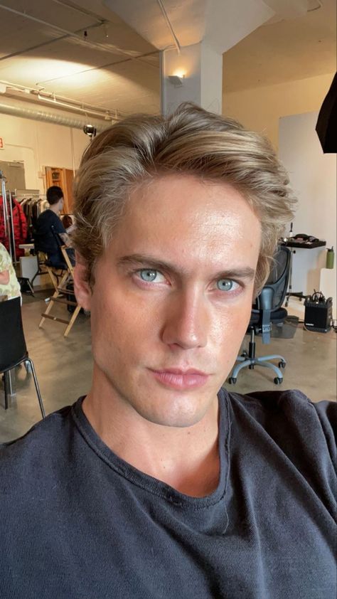 Poe Verne, Boys Haircuts Long Hair, Love Theoretically, Hair Color For Brown Skin, Neels Visser, Men Blonde Hair, Old Money Boys, Jack Smith, Blue Eyed Men