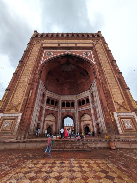 The Buland Darwaza stands 40 meters high and 51 meters from the ground, spanning 15 stories. The approach involves 42 steps leading to its grandeur. Buland Darwaza, Fatehpur Sikri, Instagram Profile Pic, Frozen In Time, Profile Pic, In Time, And Now, Desi, The City