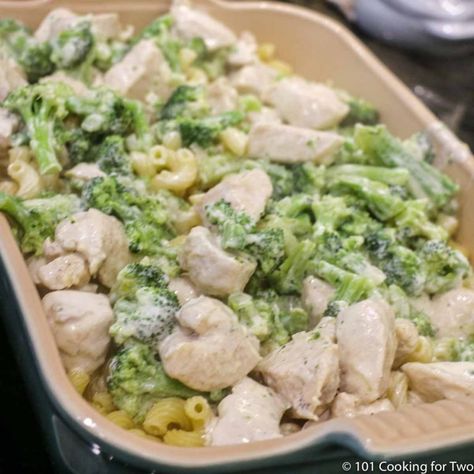 Amazingly tasty homemade Boursin cheese sauce is the highlight of this restaurant-quality chicken and broccoli dish. This ultra-easy versatile sauce will take any dish to the next level. Easy to do at home in under 30 minutes.#BoursinSauce #BoursinCheeseSauce Boursin Cheese Pasta With Chicken, Chicken With Boursin Cheese Recipes, Boursin Chicken Pasta, Boursin Cheese Chicken, Boursin Cheese Sauce, Pasta With Chicken And Broccoli, Cheese Chicken Pasta, Boursin Pasta, Boursin Cheese Recipes