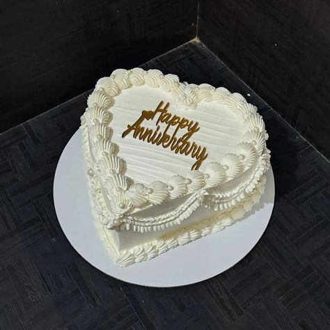 💕❤️🎀 . . . . . . . . . . . DM TO ORDER. #cakewalkbygeeta #muzaffarpurbaker #cakesforwomen #cakesforbirthday #birthdaycakes #aestheticcake #cakesforher #muzaffarpurcity #cakesinmuzaffarpur #bihar #cakesforbridetobe #cakesforgirls #trendingcakes #fyp #explore 30 Year Anniversary Cake, Anniversary Heart Cake, 30 Year Anniversary, Cakes For Women, Heart Cake, Anniversary Cake, Girl Cakes, 20th Anniversary, Vintage Aesthetic