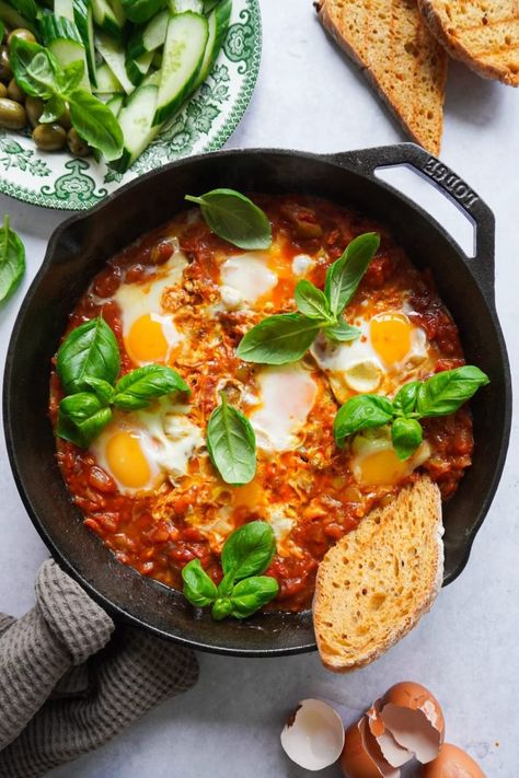 Turkish Pepper and Egg Shakshuka - PEANUTSWIRLS Soft Poached Eggs, Turkish Eggs, Afghan Food Recipes, Shakshuka Recipes, Middle Eastern Dishes, Ripe Tomatoes, Cooking Together, Poached Eggs, Classic Dishes