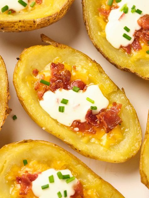 Easy Baked Potato Skins Recipe Potato Skin Recipes, Outback Potato Soup, Loaded Potato Skins Recipe, Easy Potato Skins Recipe, Potato Skins Recipe, Easy Baked Potato, Baked Potato Skins, Loaded Potato Skins, Potatoe Skins Recipe