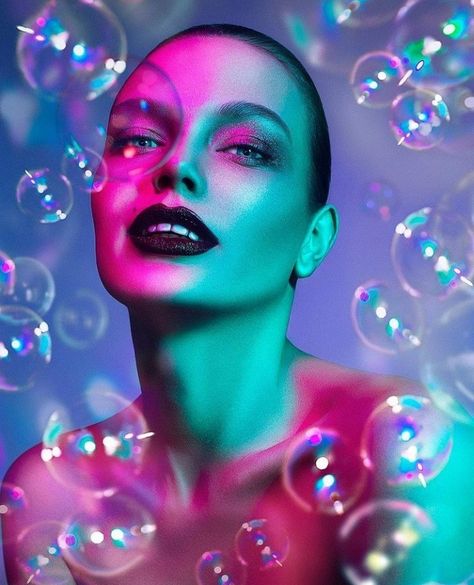 Fun Lighting Portrait, Blue Gel Photography, Pink Neon Photoshoot, Colored Light Photoshoot, Bubbles Photoshoot Ideas, Colour Photography Portraits, Pink Lighting Photography, Holographic Photoshoot, Bubble Photoshoot Ideas