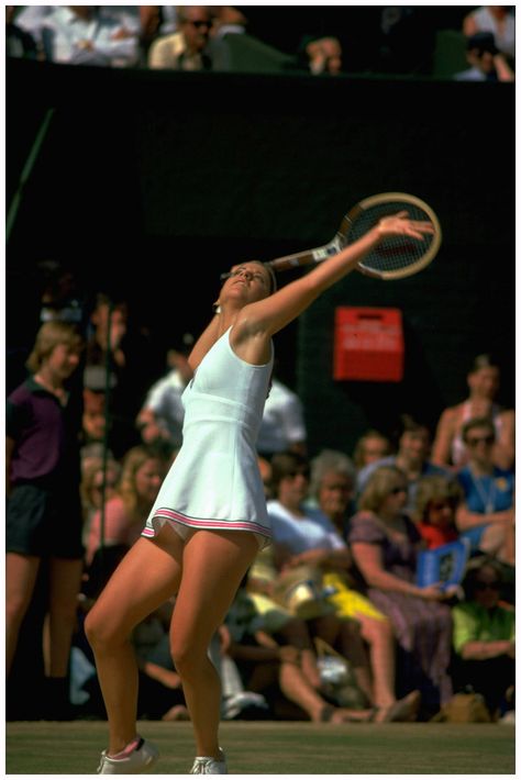 Chris Evert June 1975 Wimbledon Getty Archive Tennis Pictures, Wta Tennis, Martina Navratilova, Tennis Aesthetic, Chris Evert, Tennis Legends, Ladies Tennis, Tennis World, Vintage Tennis