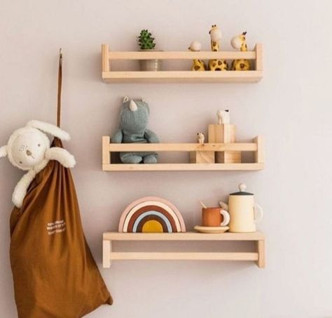 Montessori Bookcase, Wall Bookshelves Kids, Kids Wall Shelves, Shelf Minimalist, Baby Room Shelves, Kids Room Shelves, Kids Room Bookshelves, Kids Wooden Table, Ideas Habitaciones