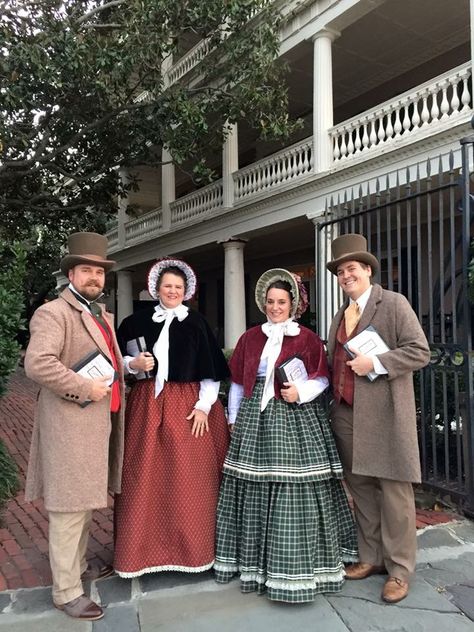 Christmas Carolers in Charleston, South Carolina Christmas Carolers Costumes, A Christmas Carol Costumes, Christmas Characters Dress Up, Christmas Carol Costumes, Pioneer Christmas, Christmas Character Costumes, Dickens Dress, South Carolina Christmas, Clothes Cupboard