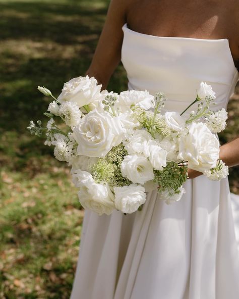 Completely and utterly obsessed with florals, brides if you are a flower girl like me then we will get along great🙌🏻💕 White Corsage, Beige Flowers, Bride Photos, Bride Photo, Florida Wedding, A Flower, Bridal Bouquet, Big Day, Alabama