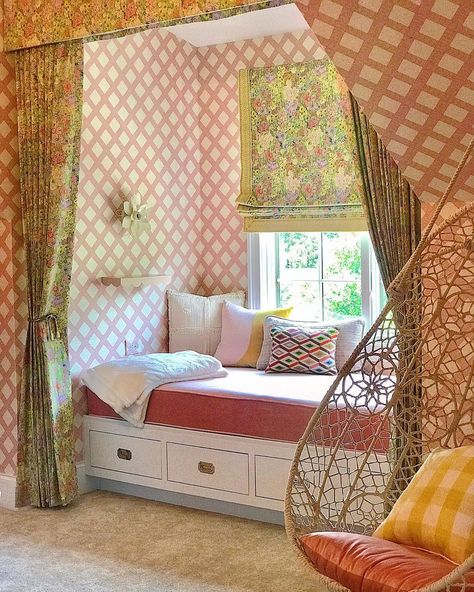 19 Reading Nook Design Ideas for Your Home | Extra Space Storage Bedroom Reading Nook, Bedroom Window Seat, Bed Nook, Extra Space Storage, Floor Seating, Luxury Wallpaper, Cute Home Decor, Custom Curtains, Interior Design Firms