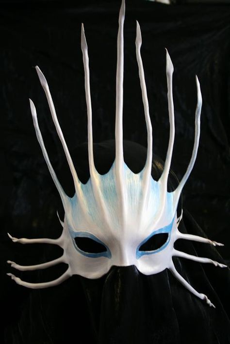 sea alien Deep Sea Creature Costume, Scene Girl Makeup, Alien Crown, Sea Monster Costume, Sea Alien, Sea Creature Costume, Sea Crown, Ice Crown, Rockabilly Makeup