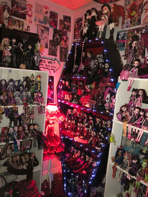 #dolls #dollcollection #begoth #bleedingedge #monsterhigh Fantasy Maximalism, Coffin Cabinet, Pink Goth Bedroom, Begoth Dolls, Scene Core Wallpaper, Monster High Room, Scene Room, Goth Bedroom, Room Things