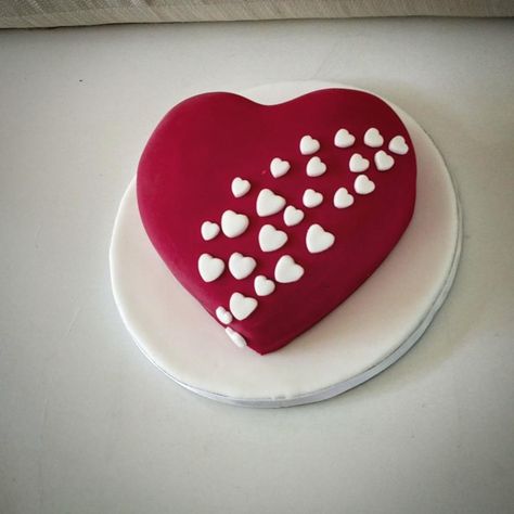 Heart Cake Designs Birthday, Red Heart Cake, Heart Cake Design, Valentines Cakes, Heart Shape Cake, Sandwich Recipes Indian, Valentine Cakes, Cake Designs For Kids, Valentines Treats