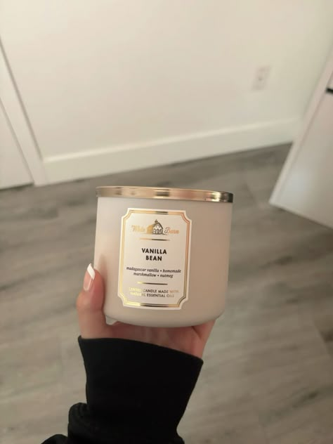 Spa Oasis, Candle Obsession, Bath N Body Works, Bath Body Works Candles, Room Scents, Cute Candles, Candle Aesthetic, Smelling Good, Facial Skin Care Routine