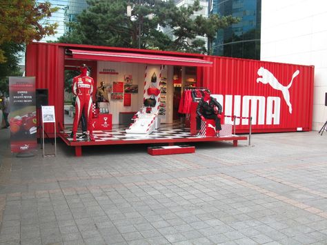 Puma container pop-up store in Seol, South Korea Shipping Container Store, Container Restaurant, Container Cafe, Temporary Store, Container Office, Supermarket Design, Container Ideas, Container Buildings, Container Architecture