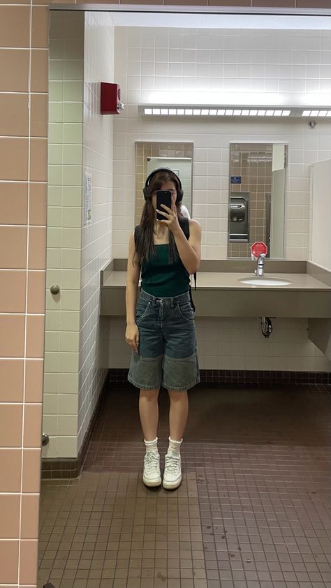 Green Tank Top Outfit Summer, Green Tank Top Outfit, Reebok Club C 85 Outfit, Club C 85 Outfit, Club C 85 Vintage Shoes, Outfit Jean Shorts, Summer Tank Top Outfits, Jorts Outfit, Outfit Club