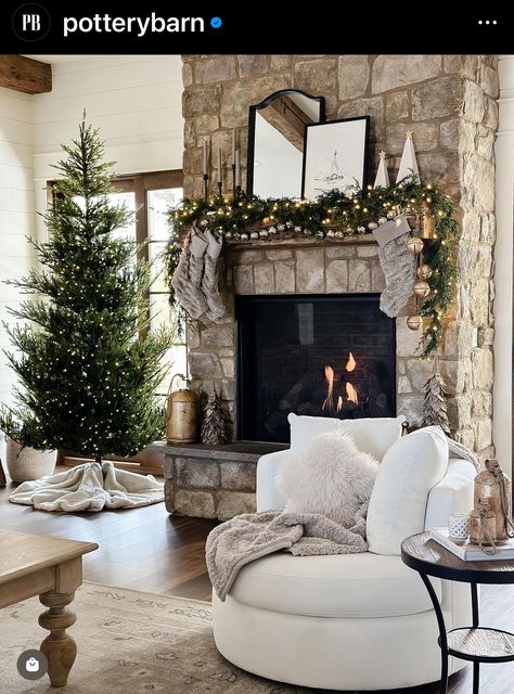 Winter Living Room, Holiday Images, Cozy Spot, Fireplace Mantle, Mantle Decor, Modern Christmas, Winter House, Stone Fireplace, Fireplace Decor