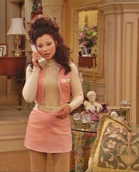 90ssclassy ⭐ on Instagram: “Fran Drescher's best style moments in The Nanny (1993 - 1999)” Nanny Outfit, Mode Gossip Girl, Fran Fine Outfits, Throwback Outfits, 00s Mode, Fran Fine, The Nanny, 00s Fashion, Early 2000s Fashion