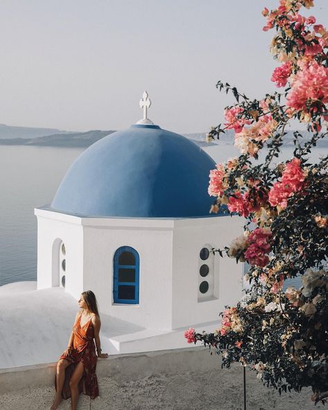 Annie Tarasova, Oia Santorini, Travel Bucket List Usa, Santorini Greece, Travel List, Cheap Travel, Amazing Photos, Greece Travel, Travel Inspo