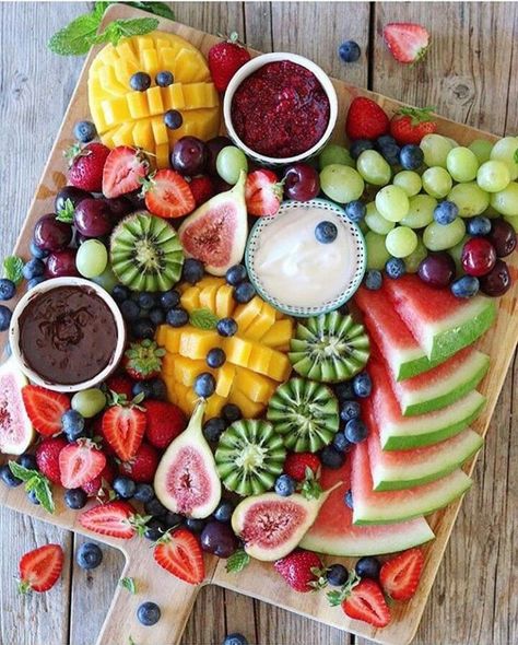 Summer fruit platter Tropical Fruit Platter, Catering Breakfast, Inktober Inspiration, Fruit Platters, Platter Ideas, Fruit Ideas, Fruit Trays, Fruit Platter Designs, Fruit Decoration