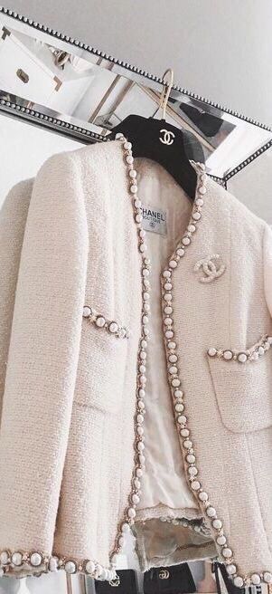 WHEN ALL ELSE FAILS Mobile Beauty, Casual Chic Outfits, Mode Chanel, Chanel Jacket, Chanel Inspired, Chanel Couture, Couture Mode, Vintage Mode, Ținută Casual