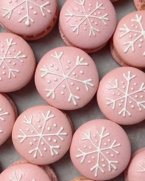 Pink Christmas Sugar Cookies, Pink Christmas Treats, Snowflake Macarons, Peppermint Thumbprint Cookies, Pink Christmas Cookies, Popular Christmas Cookies, Christmas Cookie Icing, Christmas Cookie Frosting, Xmas Drinks