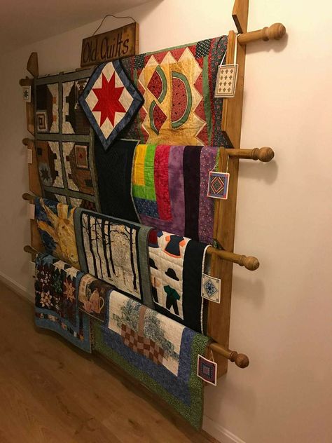 Quilt Rack Ideas, Quilt Display Racks, Rug Display, Quilt Display Ideas, Fabric Shop Display, Quilt Wall Hangers, Displaying Quilts, Sewing Room Organizing, Display Quilts