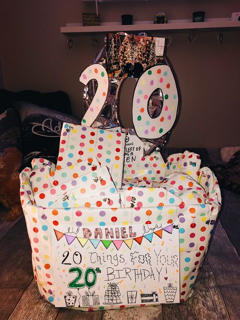 20 things for a 20th birthday! All wrapped with numbers on them adding up until 20 which is finished with the balloon. 20th Bday Ideas For Guys, 20th Bday Gift Ideas, 20th Birthday Ideas For Him, 20th Birthday Present Ideas, 20th Birthday Presents, 20th Birthday Gifts, 20th Birthday Gift, Birthday Basket, 16 Birthday