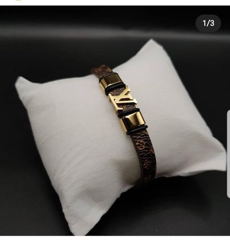 LV brown solid unisex leather bracelet with gold plated Bracelets Men, Leather Bracelets, All About Fashion, Bracelets For Men, Mens Bracelet, Leather Bracelet, Gold Plate, Bracelet, Leather