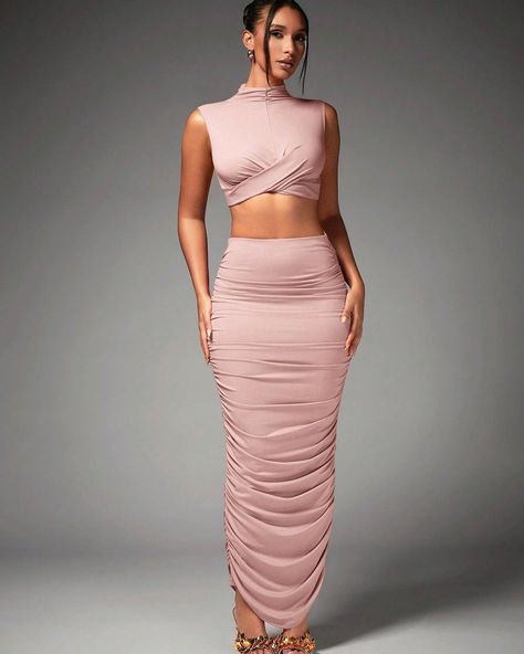 ✨Pre-order only, XS(6) - L(12/14)✨ ✨Price : 110k✨ Top And Skirt Outfit Party, New Year's Eve Party, Different Shades Of Pink, Ruched Skirt, Ruched Top, Classy Casual Outfits, Striped Crop Top, Pink Outfits, Pleated Midi Skirt