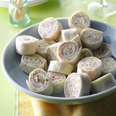 Salami Roll-Ups Tortilla Salami Cream Cheese Roll Ups, Salami Rolls, Turkey Pinwheels, Cooking Kids, Bacon Roll, Homemade Ham, Tortilla Rolls, Cream Cheese Rolls, No Cook Appetizers