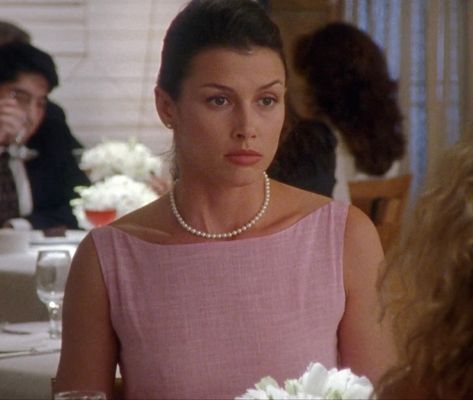 Bridget Moynahan 90s, Natasha Satc Aesthetic, Natasha Satc Style, Natasha Sexandthecity Style, Natasha Naginsky, Bridget Moynahan, 80s And 90s Fashion, What Goes Around Comes Around, These Girls