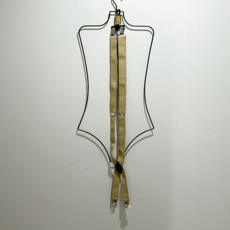 Levi’s Men’s Khaki Beige Stretch Elastic Clip Suspenders Fits Up To 54”. New With Tags. All Measurements Are Approximate. Width 1.5” Ooo13 [Sps] Vintage Suspenders, Red Suspenders, Compression Pants, Mens Khakis, Levis Men, Suspenders, Shop Wallpaper, Levis Jeans, Crate And Barrel