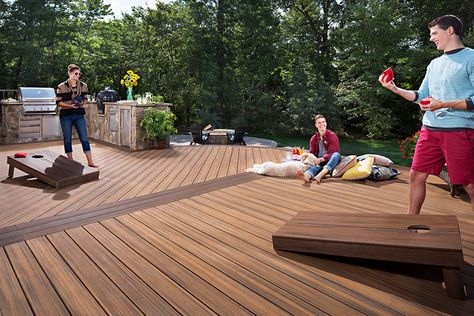 Trend 1: Leisure Over Labor#DestinationTexSweeps Trex Deck Ideas, Trex Deck Designs, Small Deck Designs, Glass Railing Deck, Trex Composite Decking, Trex Transcend, Contemporary Deck, Wpc Decking, Dream Deck