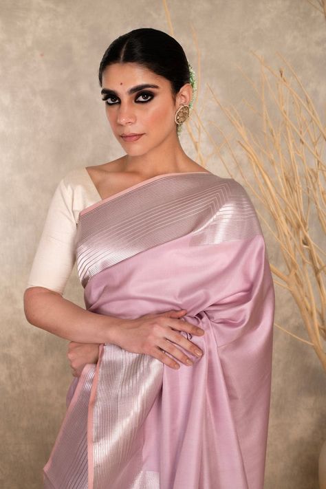 Stylish Sarees Indian Weddings, Silk Dresses Indian, Plain Pattu Sarees, Indian Fits, Katan Saree, India Shopping, Face Skin Care Routine, Indian Sari Dress, Banarsi Saree