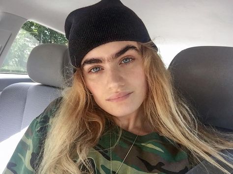 Women With Unibrow, Unibrow Model, Unibrow Aesthetic, Sophia Hadjipanteli, Bushy Eyebrows, Feather Brows, Full Eyebrows, Beauty Patterns, Beatiful People