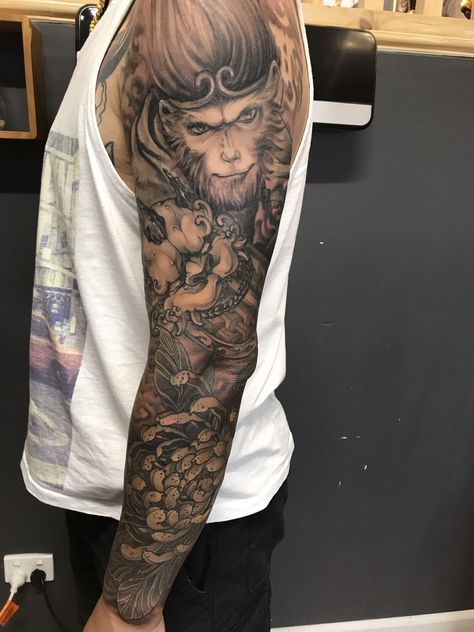 Monkey King Monkey King Tattoo Design Sleeve, Monkey King Sleeve Tattoo, Monkey God Tattoo, Monkey King Tattoo Design, Tattoo Hanuman, Monkey King Tattoo, Calf Sleeve Tattoo, Samurai Tattoo Sleeve, Wu Kong