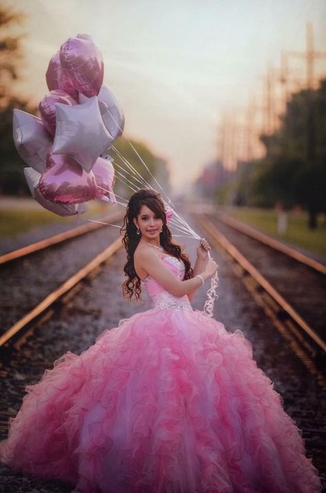 Perfect background scenery.. with the train tracks.. the heart and star shaped balloons make it even better.. perfect combination for this quinceañera photograph Quinceanera Traditions, Quince Photoshoot Ideas, Quince Pictures, Quinceanera Pictures, Quinceanera Collection, Quinceanera Photoshoot, Engagement Photo Outfits Fall, Quinceñera Dresses, Quinceanera Photography