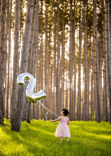 Outdoor 2nd Birthday Photoshoot, 2nd Birthday Photo Shoot Ideas Outdoor, 2nd Birthday Photoshoot Ideas, 2nd Birthday Photo Shoot Ideas, 2nd Birthday Photos, Toddler Pictures, Toddler Photoshoot, Toddler Outdoor, Park Birthday