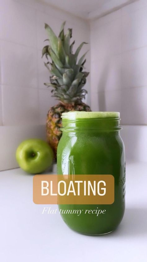 Flat Tummy Juice Recipe, Juicing For Flat Tummy, Juicing For Bloat, Flat Stomach Juice Recipe, Juice For Bloated Stomach, Bloated Stomach Recipes, Flat Tummy Juice, Morning Juice Recipe, Juicing Recipe