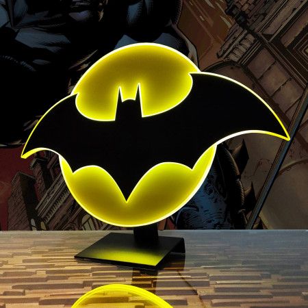 Switch Drawing, Batman Wall Art, Batman Wall, Batman Gifts, Batman Pictures, Batman Symbol, Batman Wonder Woman, Glow Effect, Im Batman