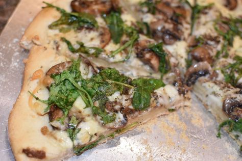 Food for Life  -  Mushroom, Blue Cheese & Arugula Pizza Mushroom Blue Cheese, Blue Oyster Mushrooms, Mushrooms Pizza, Blue Cheese Pizza, Oven Baked Bread, Mushroom Blue, Olive Pizza, Arugula Pizza, Cheese Mozzarella