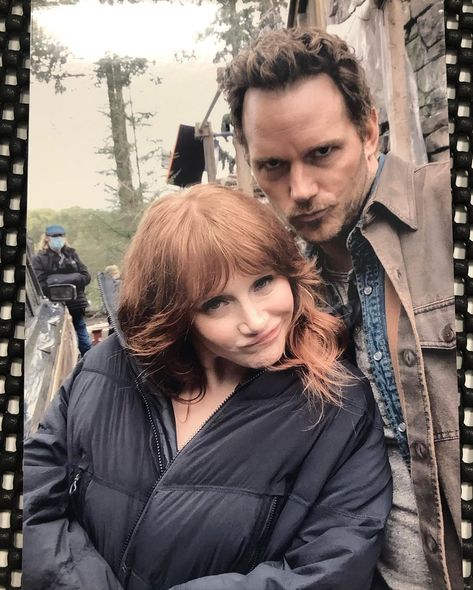 Bryce Dallas Howard Chris Pratt, Chris Pratt And Bryce Dallas Howard, Bryce Dallas Howard And Chris Pratt, Bryce Dallas Howard Jurassic World, Jurassic World Cast, Owen Jurassic World, Chris Pratt Funny, Jurassic World Chris Pratt, Jurassic World Claire