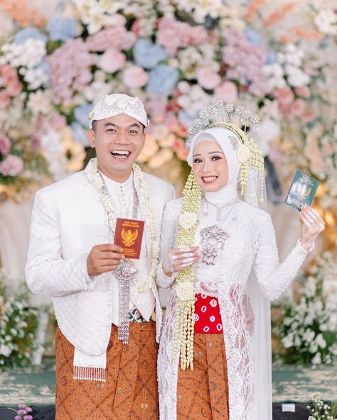 Wedding Dress Hijab Adat Jawa, Pernikahan Adat Jawa Hijab, Nikahan Adat Jawa, Akad Nikah Jawa, Wedding Jawa Hijab, Pengantin Jawa Hijab, Wedding Adat Jawa, Nikah Adat Jawa, Indonesia Traditional Clothes