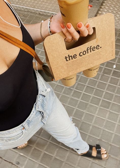 take-away, porfavor 🇪🇸 Complaint Box Ideas, Coffee Shop Grab And Go, Cafe To Go Packaging, Sustainable Coffee Packaging, Takeaway Coffee Aesthetic, Coffee Shop Branding Design, Coffee Shop Merch, Coffee Shop Packaging, Coffeeshop Ideas