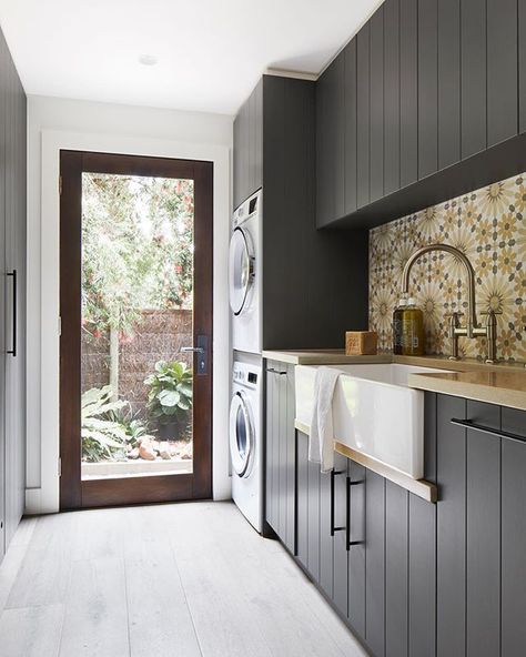 Kate Walker Design (@katewalker_design) • Instagram photos and videos Modern Country Laundry, Country Laundry, Walker Design, Perfect Laundry Room, Kate Walker, Utility Room Designs, Modern Laundry, Laundry Room Layouts, Dream Laundry Room